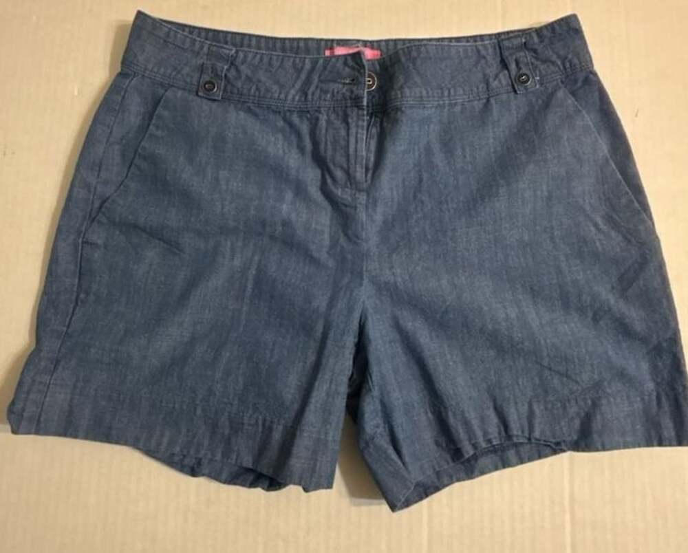 Isaac Mizrahi New York Women's Blue Chambray Tailored Shorts Size 6